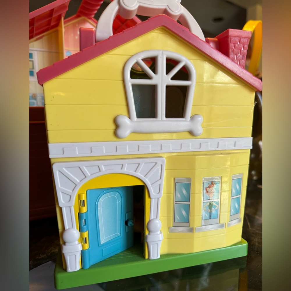 Puppy Dog Pals playset with Bingo and Rolly